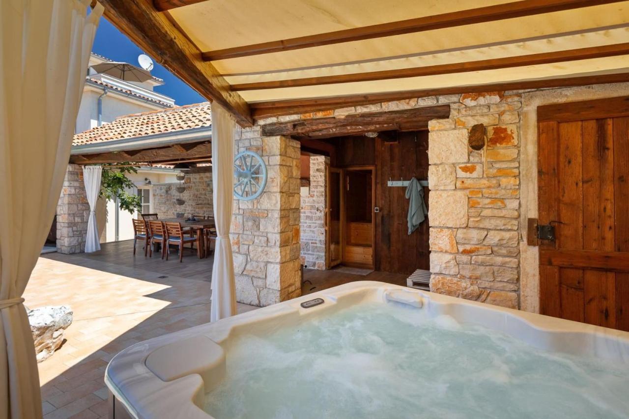 Family Villa Elizabeta With Pool In Umag Cepljani Экстерьер фото